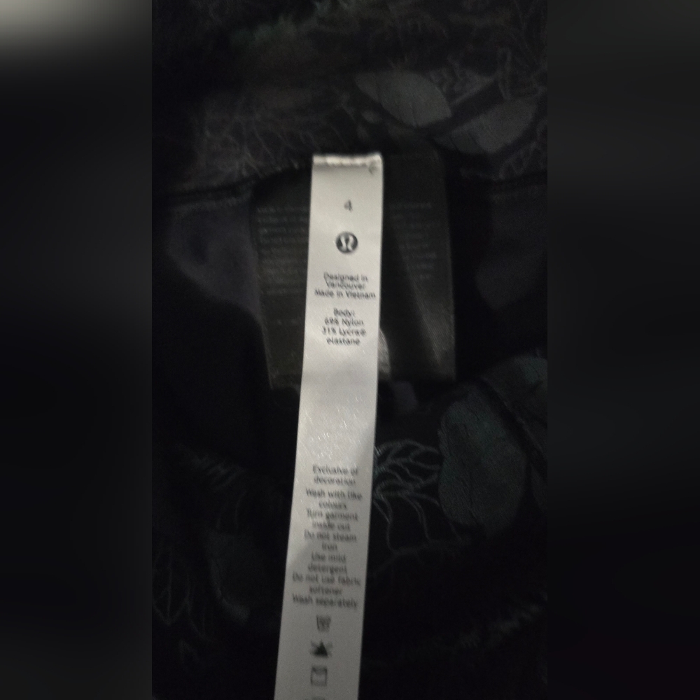 Lululemon Wunder Under HR in Florish Black Iridescent Foil 28" - Picture 8 of 12